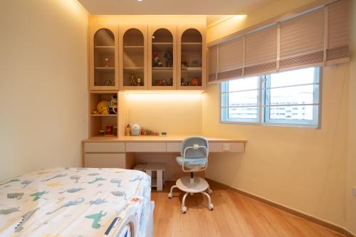 Contemporary Bedroom at 250A Compassvale