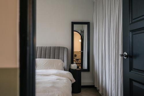 Vintage Bedroom at Crawford Court