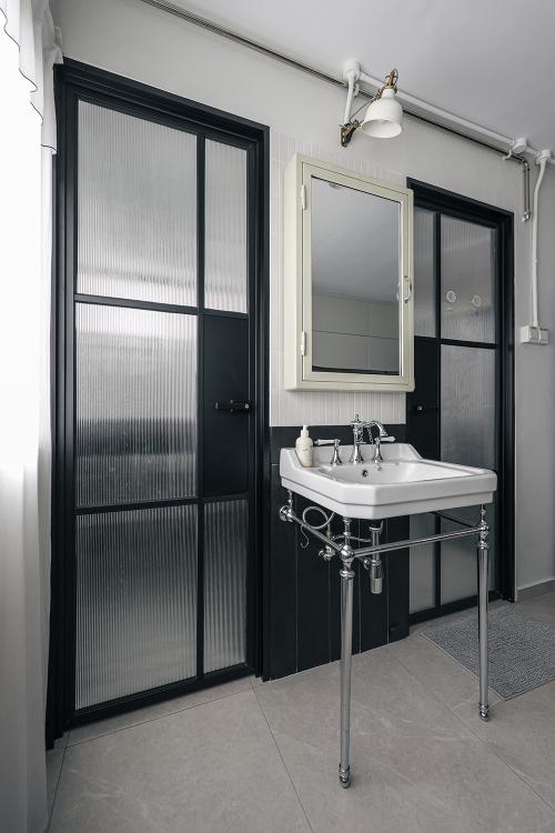 Vintage Bathroom at Crawford Court