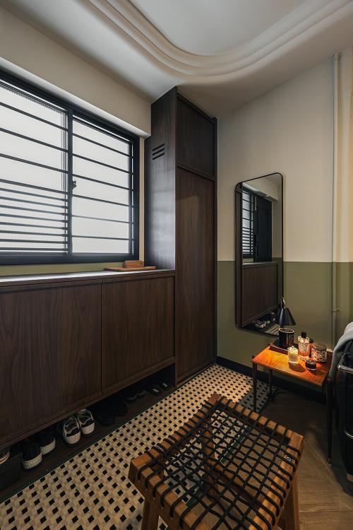 Vintage Foyer at Crawford Court