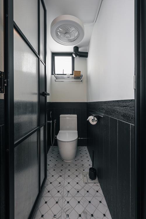 Vintage Bathroom at Crawford Court