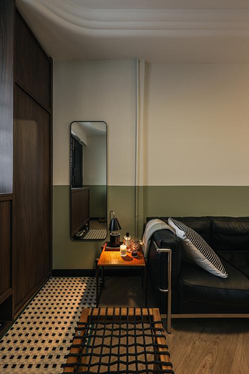 Vintage Foyer at Crawford Court