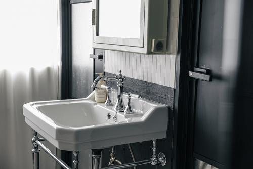 Vintage Bathroom at Crawford Court