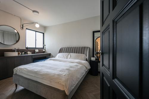 Vintage Bedroom at Crawford Court