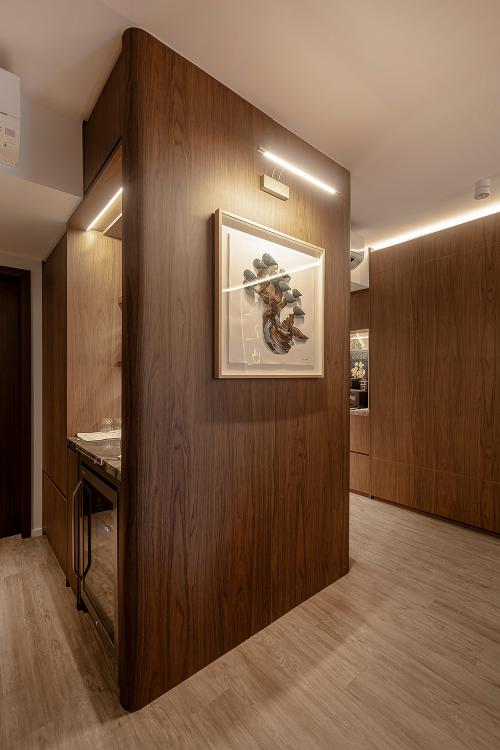 Modern Home Bar at Avenue South Residence