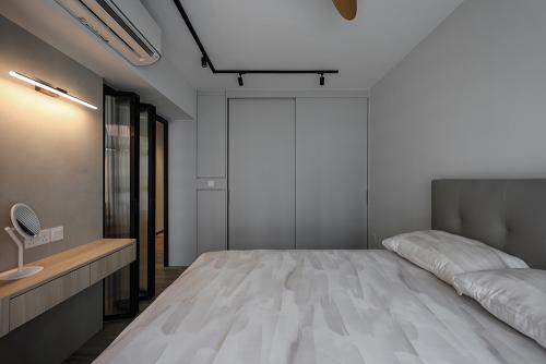 Modern Bedroom at Garden Vale @ Tengah