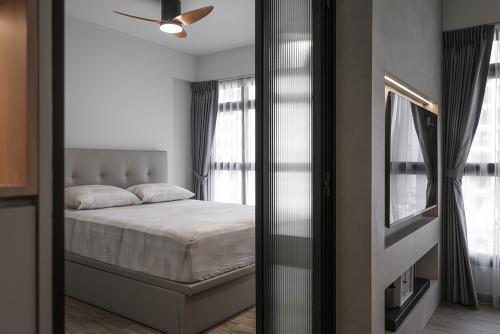 Modern Bedroom at Garden Vale @ Tengah