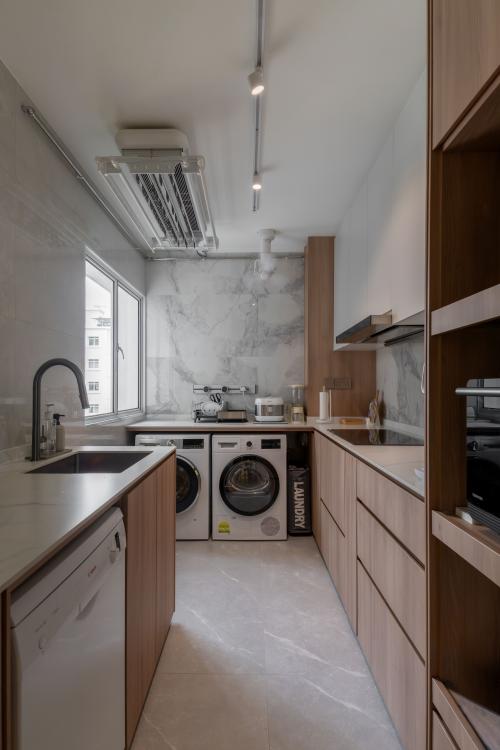 Contemporary Kitchen at Resale 5 Room HDB @ punggol