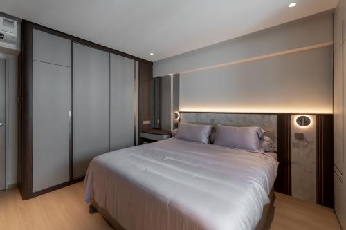 Contemporary Bedroom at Resale 5 Room HDB @ punggol