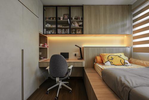 Contemporary Bedroom at Tampines GreenGlade