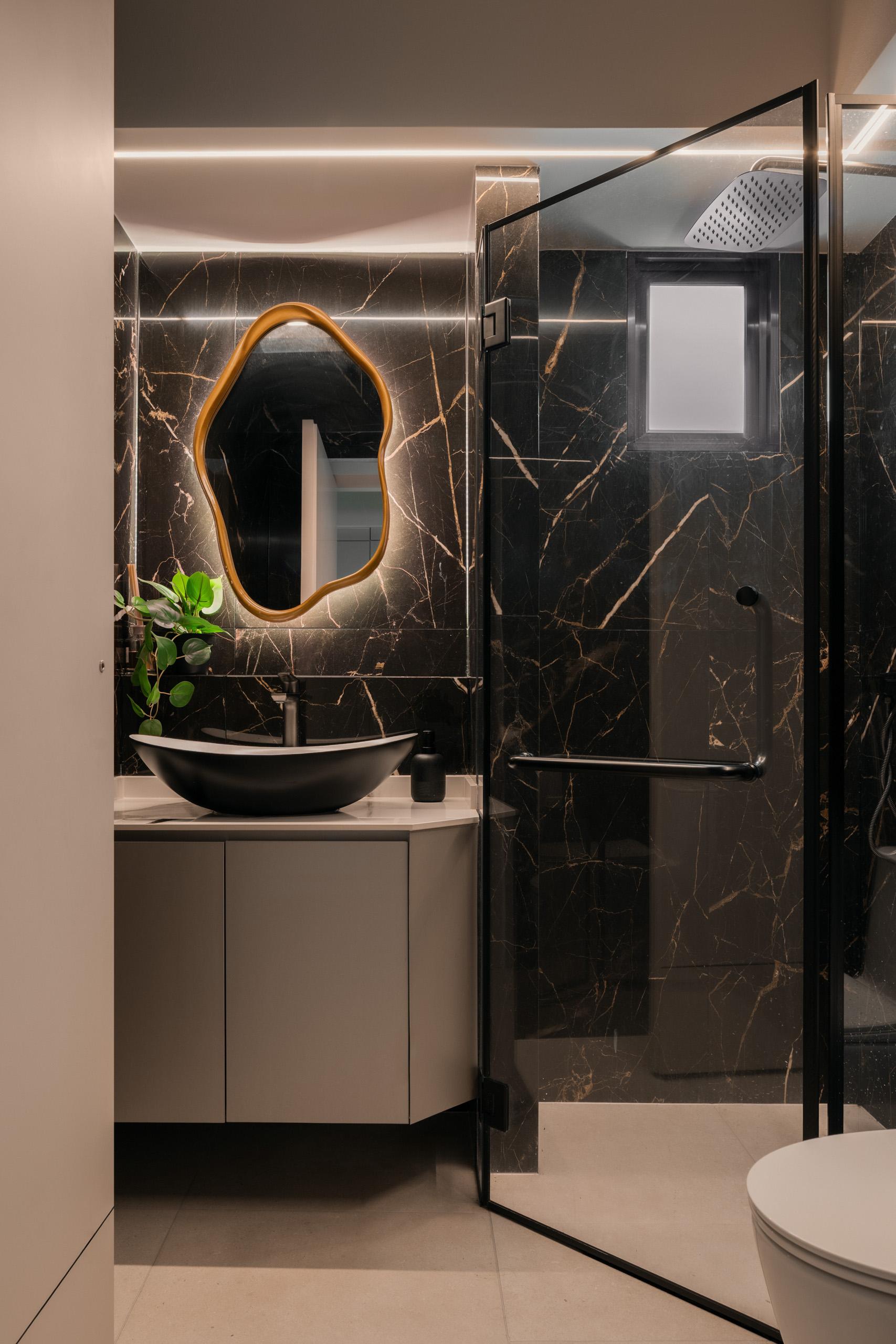 Modern Bathroom with Homogeneous Tiles and Mirror