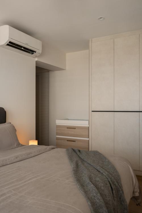 Minimalist Bedroom at Teck Ghee Parkview