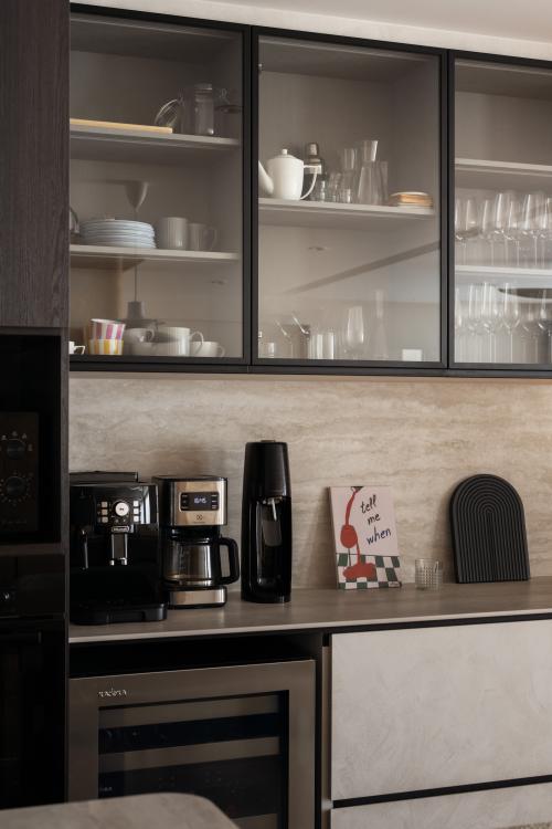 Minimalist Dining Room at Teck Ghee Parkview