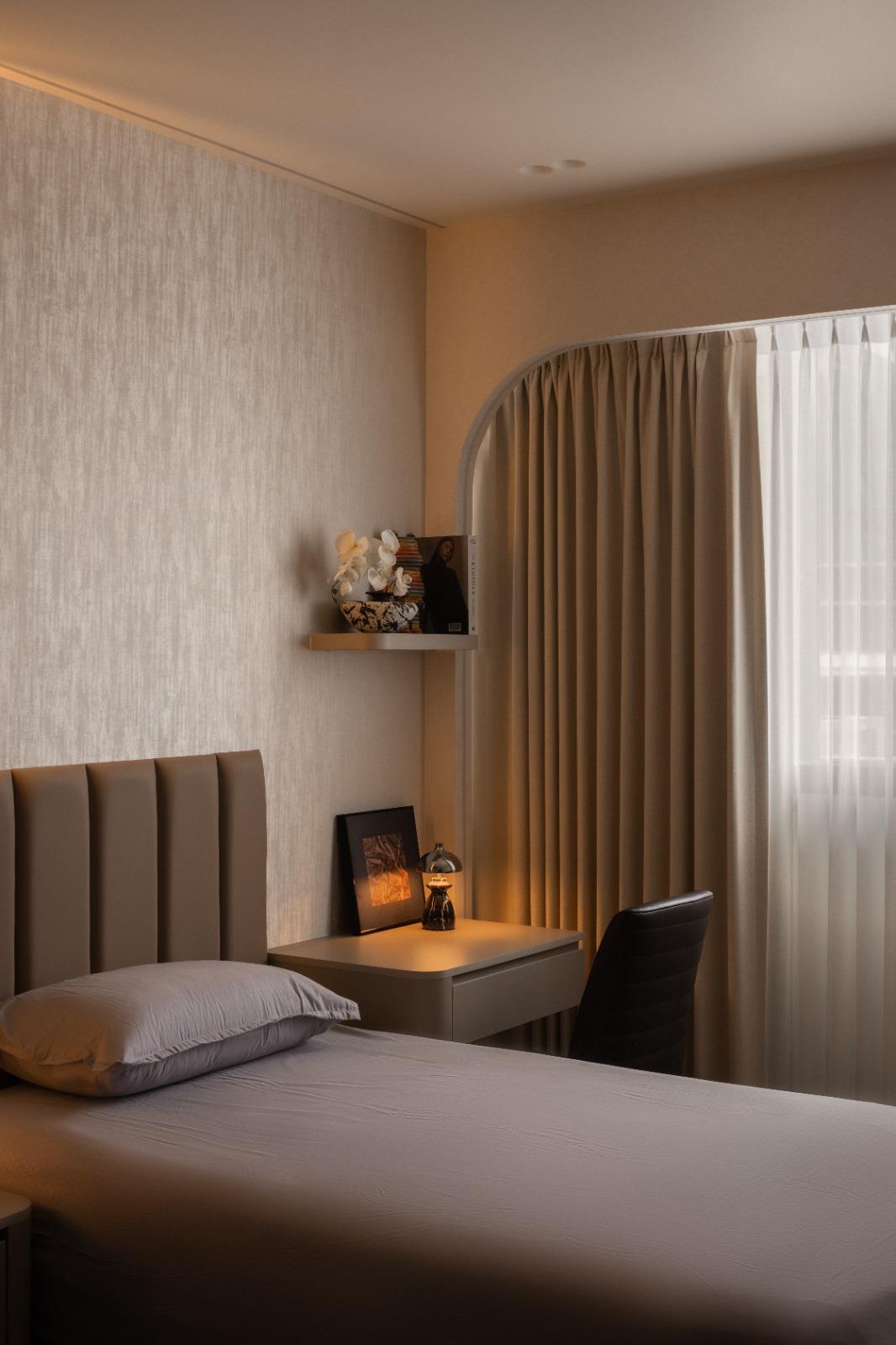 Modern Bedroom with Vinyl Flooring and Flooring