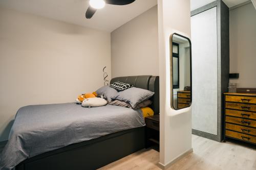 Industrial Bedroom at 297 Yishun