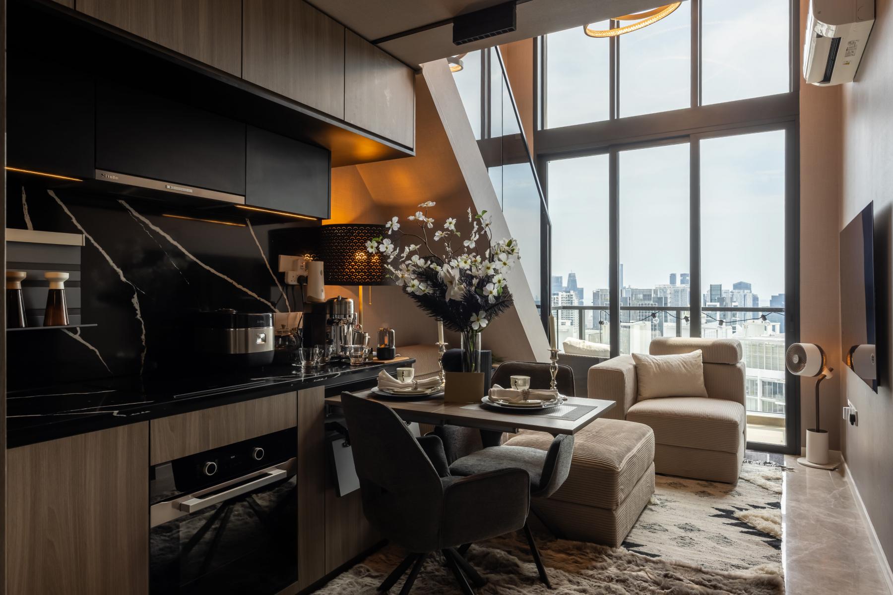 Modern Living Room with Countertop and Homogeneous Tiles