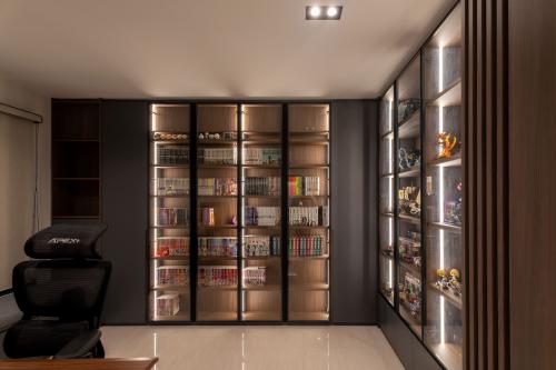 Contemporary Home Office at 4 Room HDB @ Tampines Green Jade