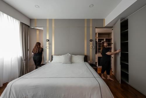 Modern Bedroom at 3-Storey Semi-Detached