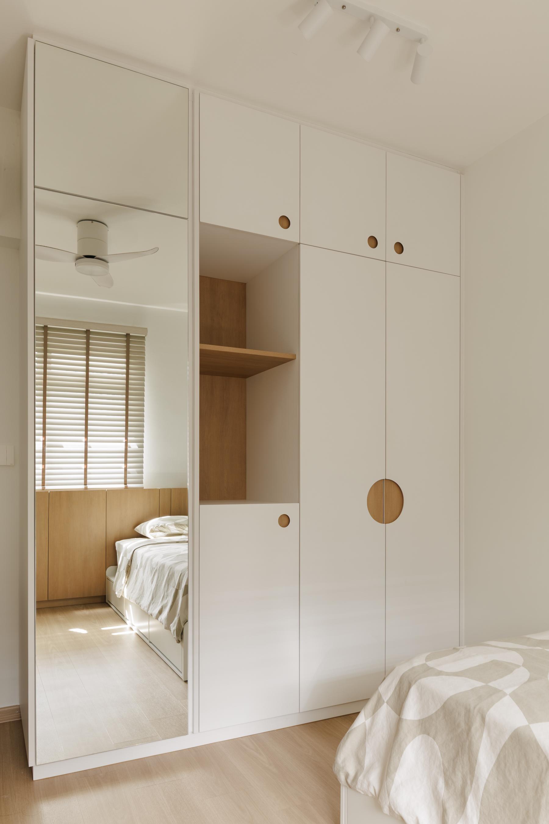 Minimalist Bedroom with Vinyl Flooring and Closet