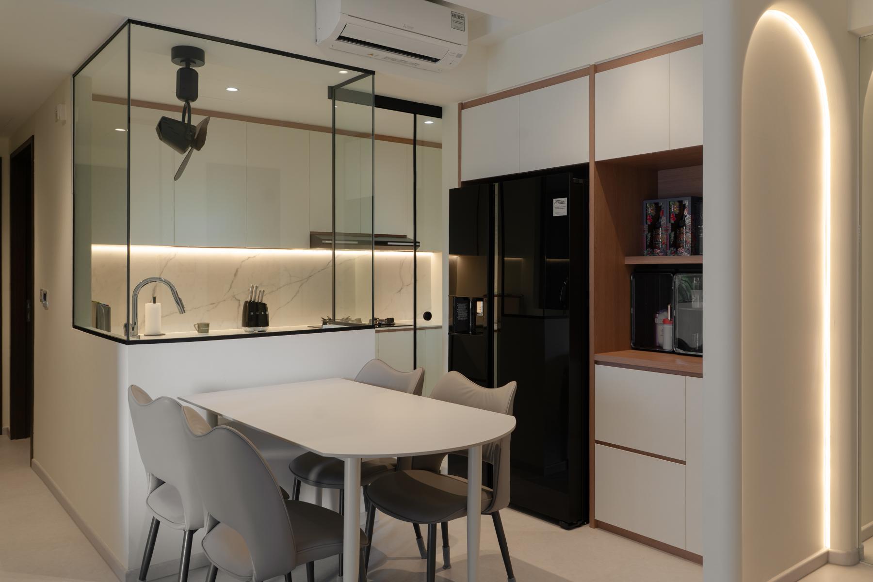Modern Kitchen with Countertop and Wood Flooring