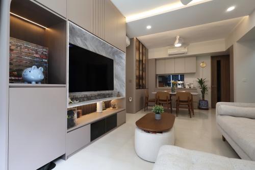 Minimalist Living Room at 4 Bedroom EC @ Yishun North Gaia