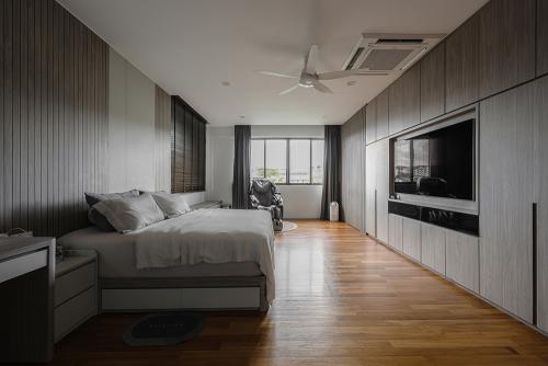 Modern Bedroom at 4-storey Landed House