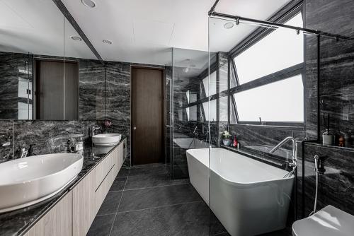 Modern Bathroom at 4-storey Landed House