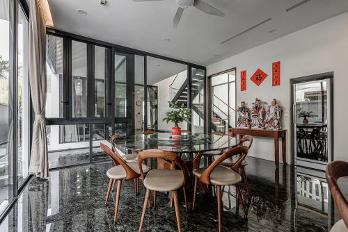 Modern Dining Room at 4-storey Landed House