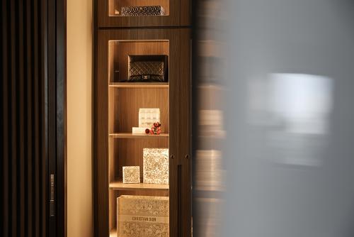 Modern Walk-in Wardrobe at 4-storey Landed House