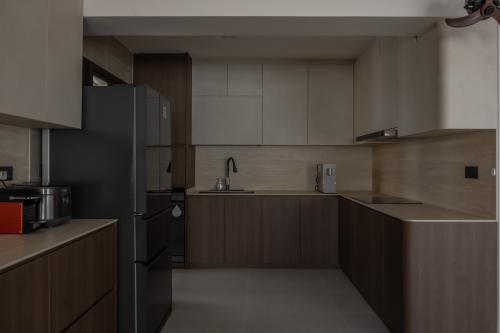 Minimalist Kitchen at 95C Circuit Road