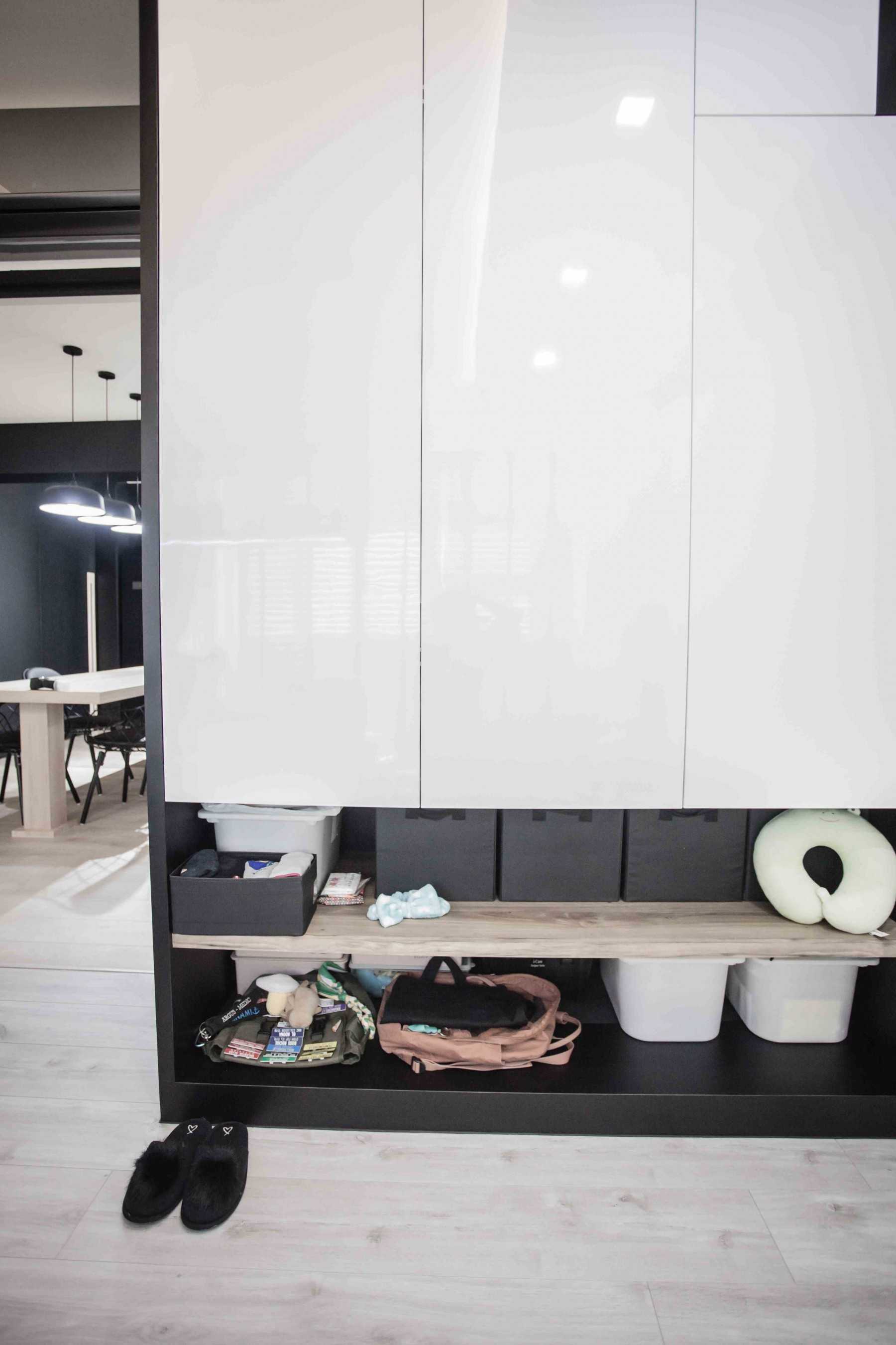 Contemporary Entryway with Vinyl Flooring and Shoe Rack