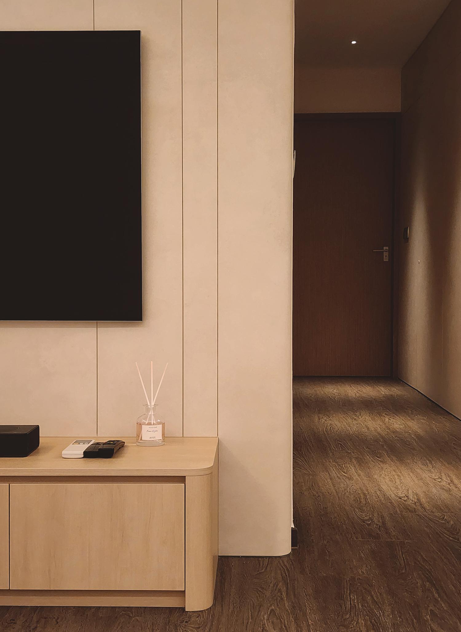 Minimalist Living Room with Vinyl Flooring and TV Console