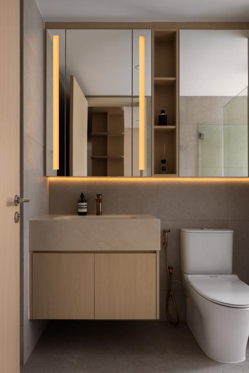 Modern Bathroom at Floridian