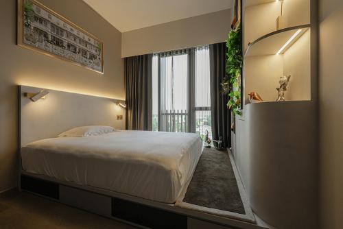Modern Bedroom at Ki Residences