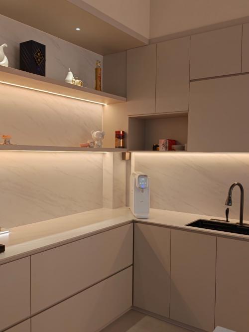 Minimalist Showroom at Oxley Bizhub 2