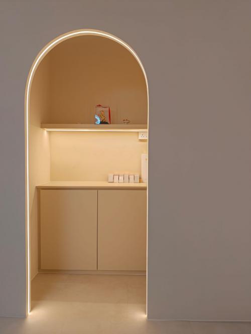 Minimalist Showroom at Oxley Bizhub 2