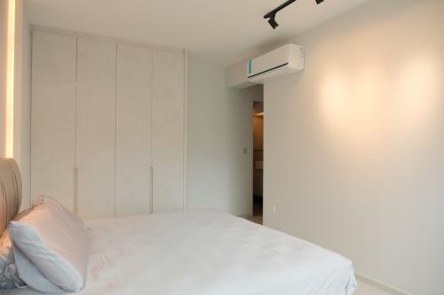 Minimalist Bedroom at 617D Punggol Dr