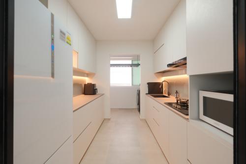 Minimalist Kitchen at 617D Punggol Dr
