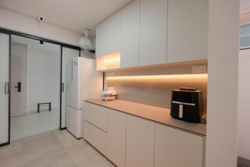 Minimalist Kitchen at 617D Punggol Dr