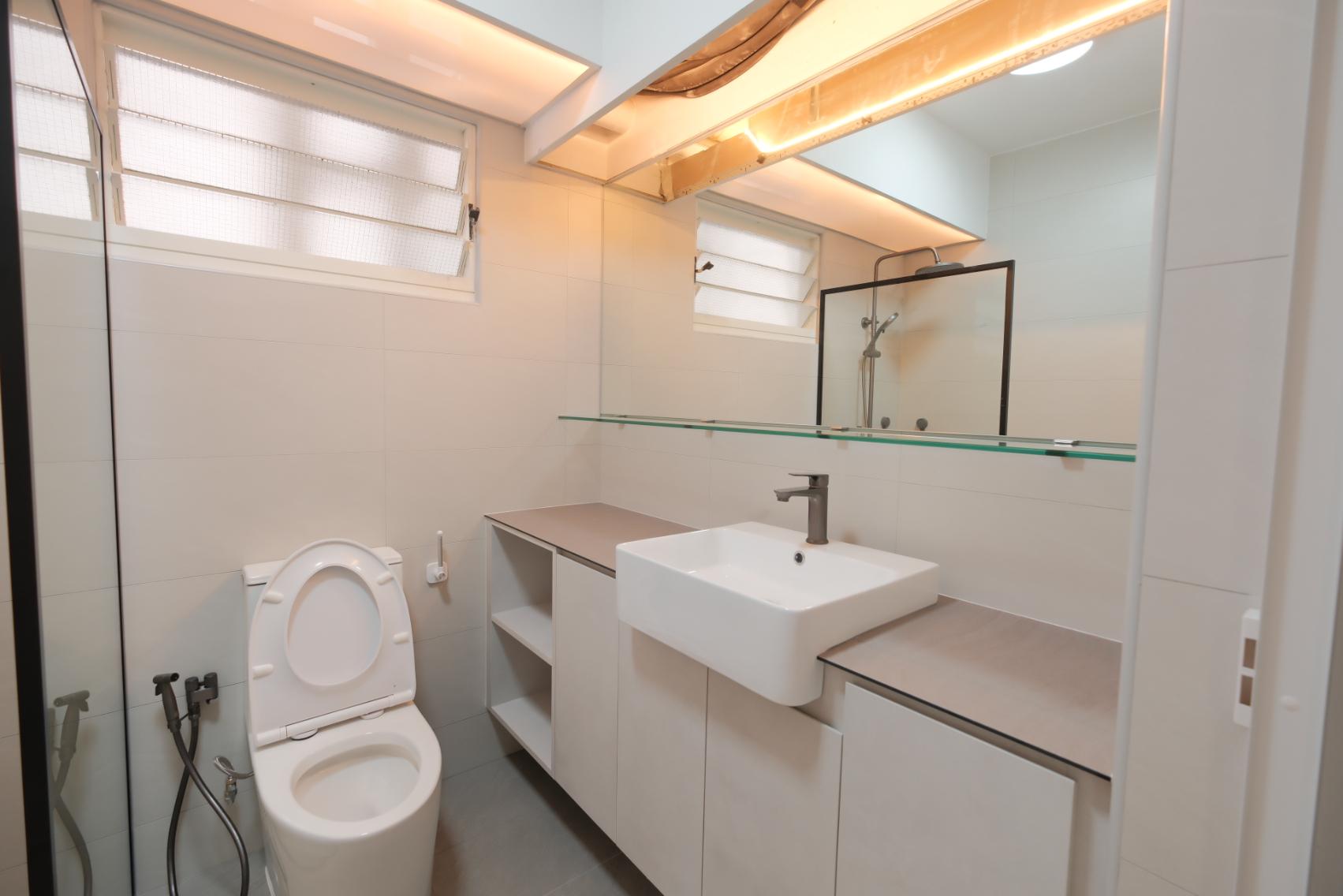 Minimalist Bathroom with Countertop and Homogeneous Tiles
