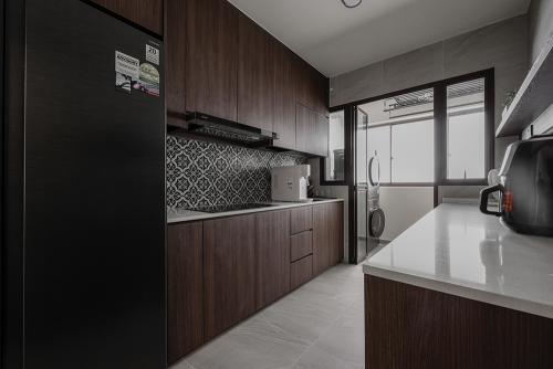 Modern Kitchen at Tampines GreenEmerald