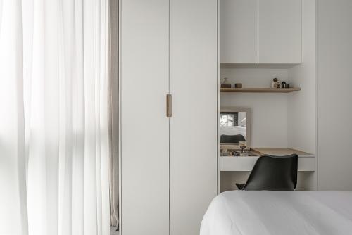 Modern Bedroom at Mooi Residences