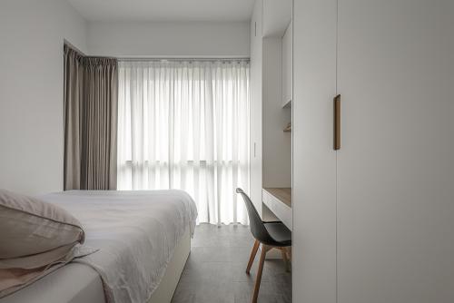Modern Bedroom at Mooi Residences