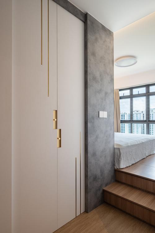 Modern Walk-in Wardrobe at 401E Fernvale