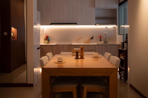 Contemporary Kitchen at 443 Bukit Batok