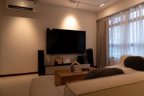Contemporary Living Room at 443 Bukit Batok