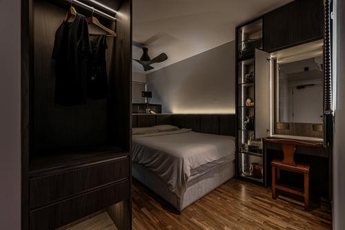 Modern Bedroom at Telok Blangah Towers