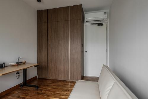 Modern Bedroom at Telok Blangah Towers