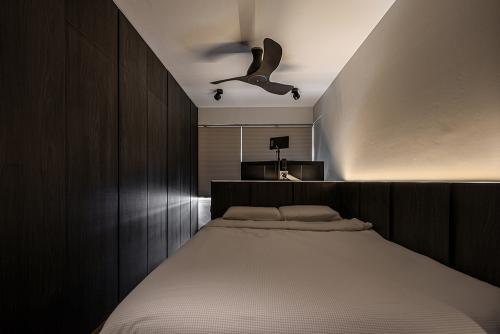 Modern Bedroom at Telok Blangah Towers