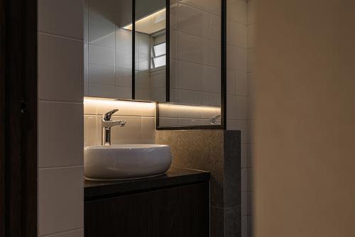 Modern Bathroom at Telok Blangah Towers